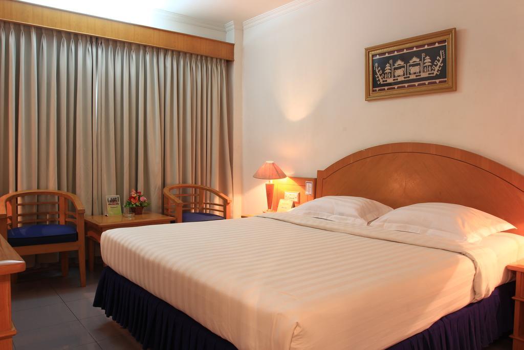 Hotel Marcopolo&Convention Hall Bandar Lampung Esterno foto