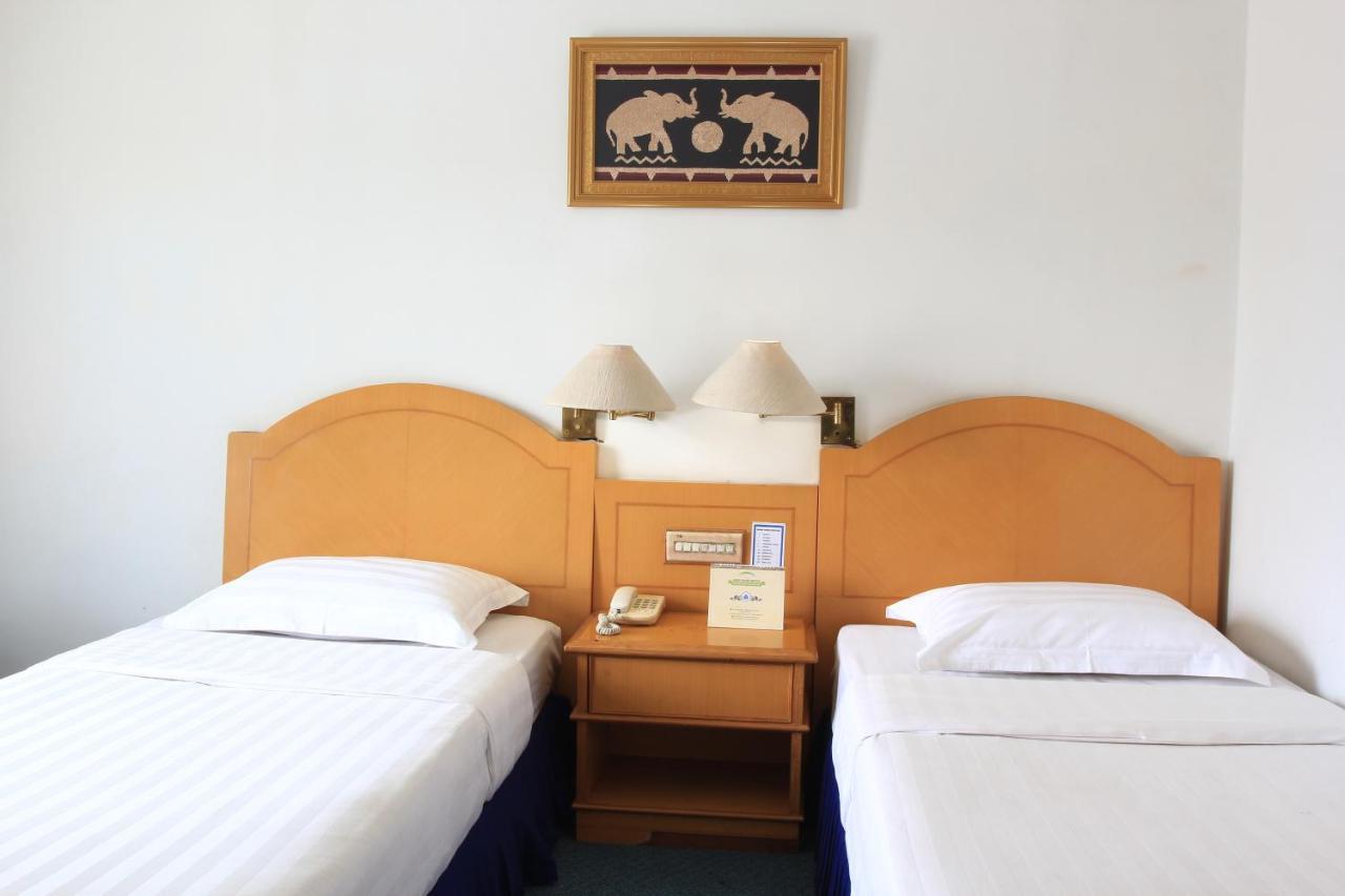 Hotel Marcopolo&Convention Hall Bandar Lampung Esterno foto