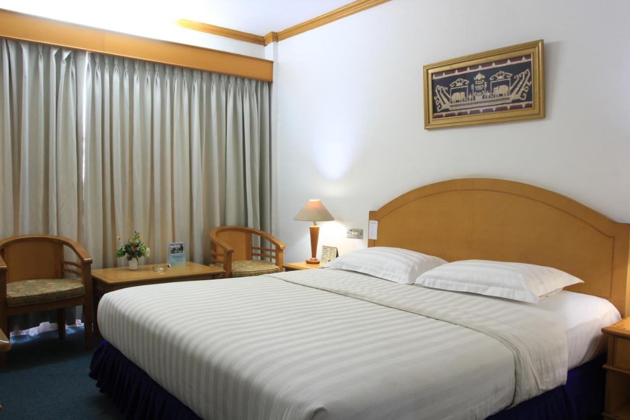 Hotel Marcopolo&Convention Hall Bandar Lampung Esterno foto